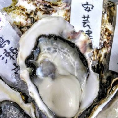 Raw oysters (true oysters, rock oysters)
