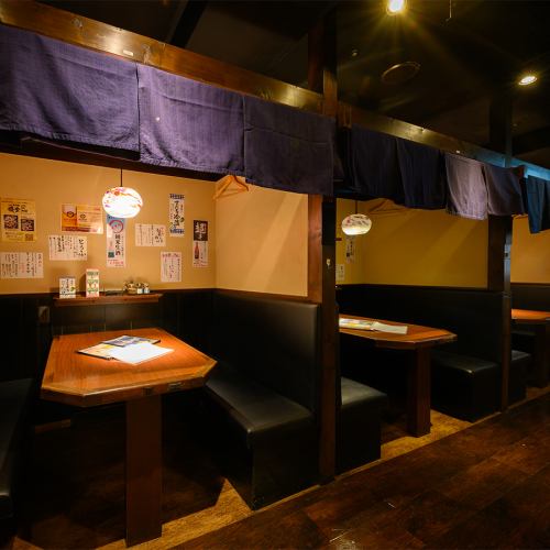 There are also private room-style table seats with partitions.