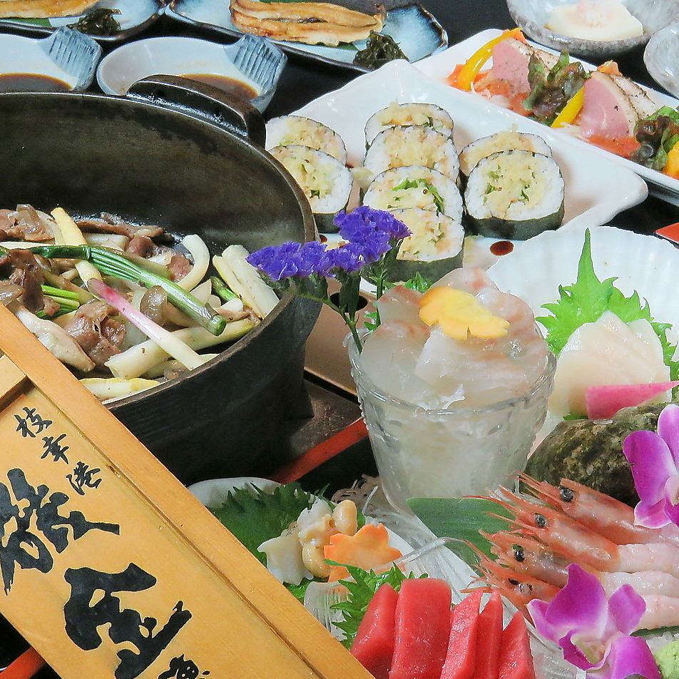 We recommend the seafood course that comes with a gorgeous boat-shaped platter! 2 hours of all-you-can-drink included, from 4,400 yen