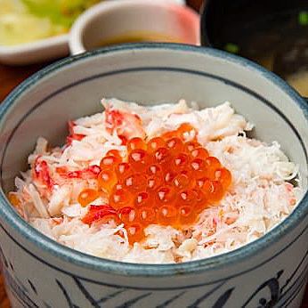 Crab meat rice bowl (with miso soup and pickles)