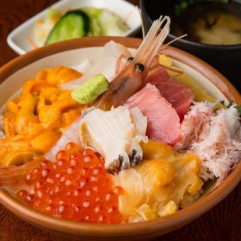 特選海鮮丼（みそ汁、漬け物付き）