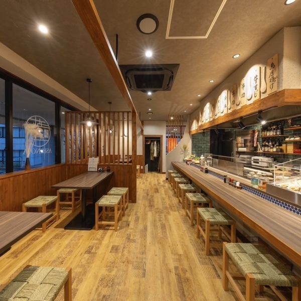 【最大宴会人数24名様まで】会社宴会などの各種宴会にぴったりの宴会席。完全個室でごゆっくりとお寛ぎいただきながら、お酒と料理をお愉しみいただけます。歓迎会や送別会、忘年会、新年会などの宴会シーズンはお早目のご予約を！