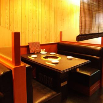 【Single room feeling sofa box seat ♪】 4 people ♪ ♪ You can use it with a sense of room as a blind ♪ Perfect for dating and family meals ◎