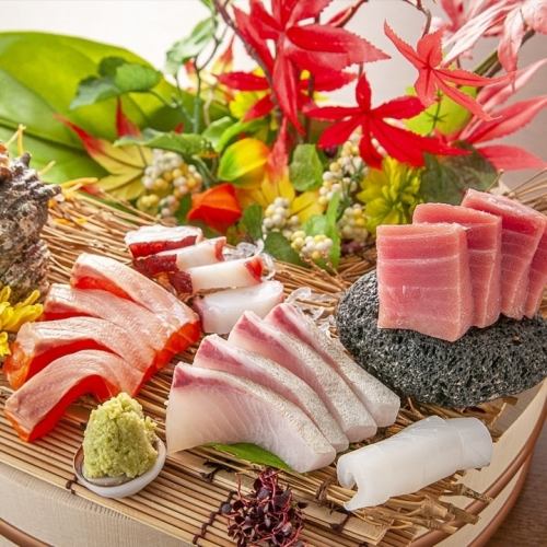 新鮮是關鍵！我們提供各種生魚片和壽司。我們會準備季節性的物品。