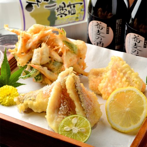 カラッと揚げたジューシー天ぷらがおすすめ！定番から変わりダネまで揚げたてでご提供いたします。