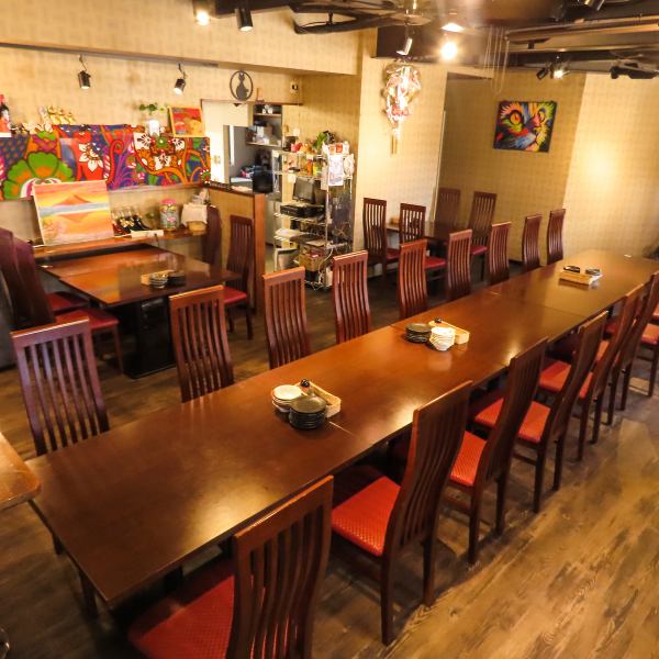 広々とした空間が広がる店内。同窓会やお子様のスポーツの大会の打ち上げ、学生さんのサークルの飲み会など大人数での宴会場所をお探しのお客様はぜひ当店をご利用ください！みんなでワイワイ美味しいお料理を囲みながら会話を楽しめば思い出に残る楽しい一日を過ごせるはず♪宴会場をお探しの幹事様はぜひご検討ください！