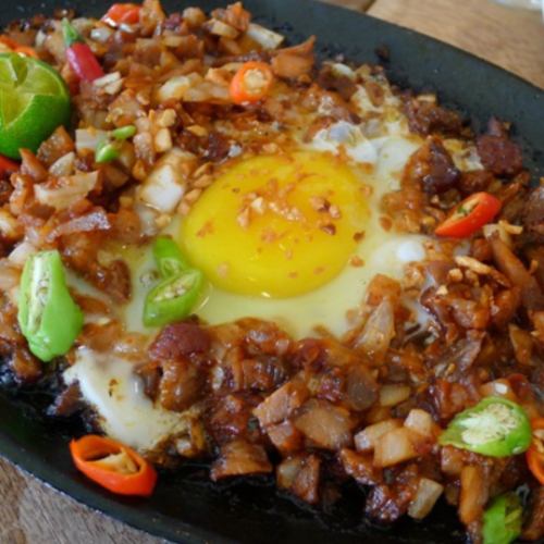 フィリピン料理の定番！！「SISIG(シシグ)」もご用意◎ご飯やお酒がついつい進んでしまう濃いめの味付け♪