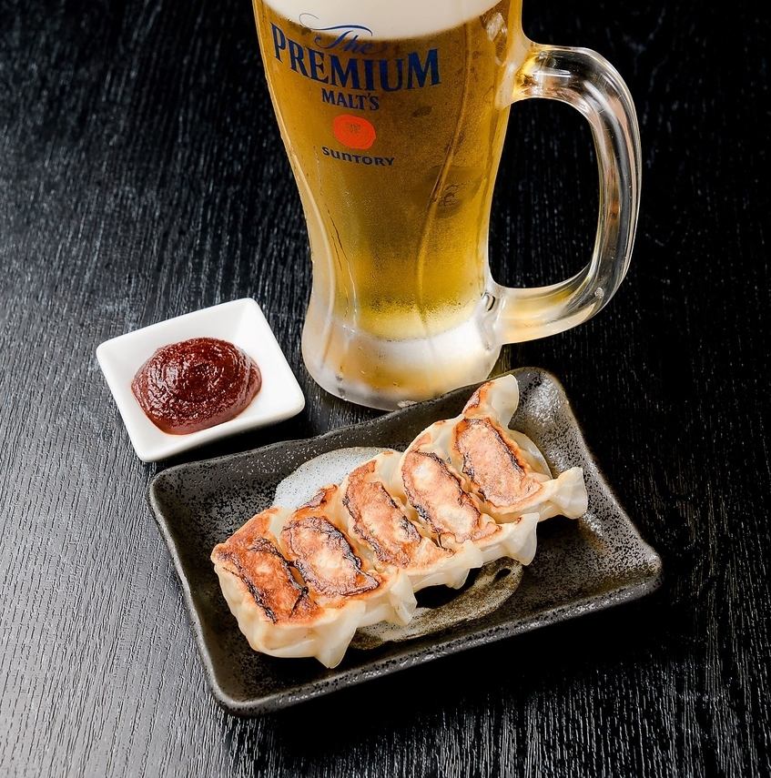 ニューカムラの定番！◆元祖ビール専用餃子が328円