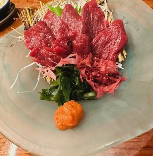 “特色料理——福岛县马肉刺身”
