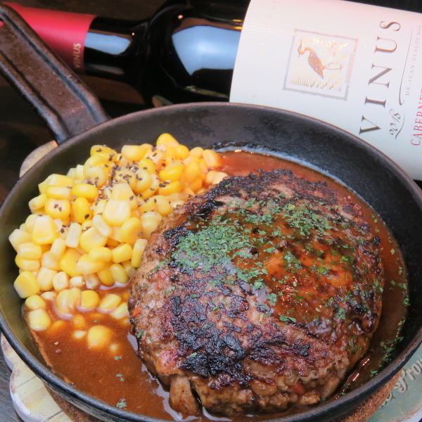 [Our recommended!] Juicy with plenty of gravy ♪ Everyone loves hamburger steak! 968 yen (tax included) ~