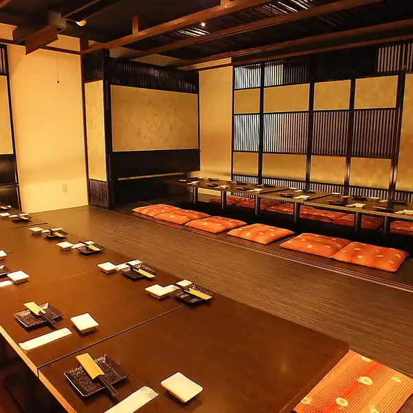 【団体様専用個室】最大宴会着席65名/貸切50名様からのお席になっております。幹事様がお得のプランが複数ございます☆幹事様無料だけではなく大宴会になればなるほどお得に飲めます♪ネット予約からすればなんとポイント倍増のプランもございます。是非ご来店を心よりお待ちしております。