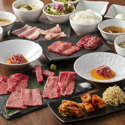 11/4~【お得なランチ限定コース】USHIHACHI生ハムユッケや和牛焼肉4種盛りなど全11品4,500円