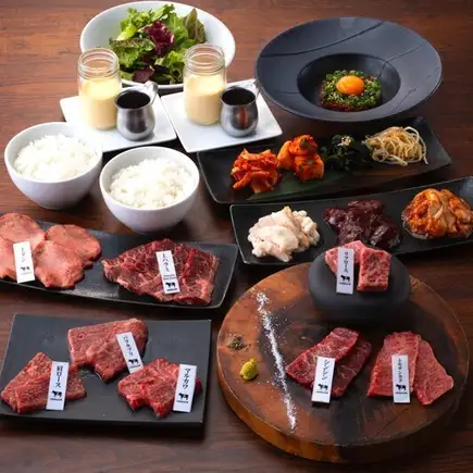 【忘・新年会コース】USHIHACHIユッケや和牛盛り合わせなど全11品7,900円