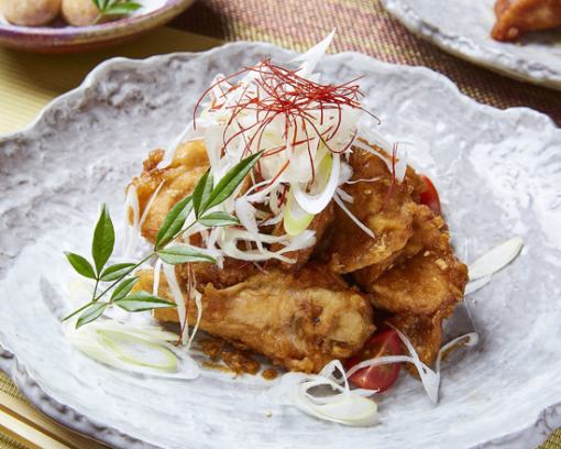 ☆ 갓 구운 가다랭이와 닭 한 마리를 맛보는 '사쿠라지마 코스'(8품) 음료 무제한 포함 4500엔