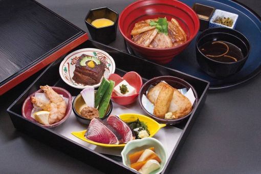 【特別晚餐】7種前菜拼盤和鹿兒島黑豬肉炭烤米飯晚餐2,700日元⇒2,500日元