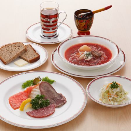 [7 dishes in total] 4,250 yen course with a choice of the classic Russian borscht and main dish