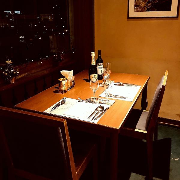 約會、紀念日等特殊場合的用餐，推薦能看到夜景的靠窗座位。您可以從窗戶欣賞到南座和京都的景色。我們還有非常適合約會的套餐和帶有原創信息的甜點盤♪請提前聯繫我們。