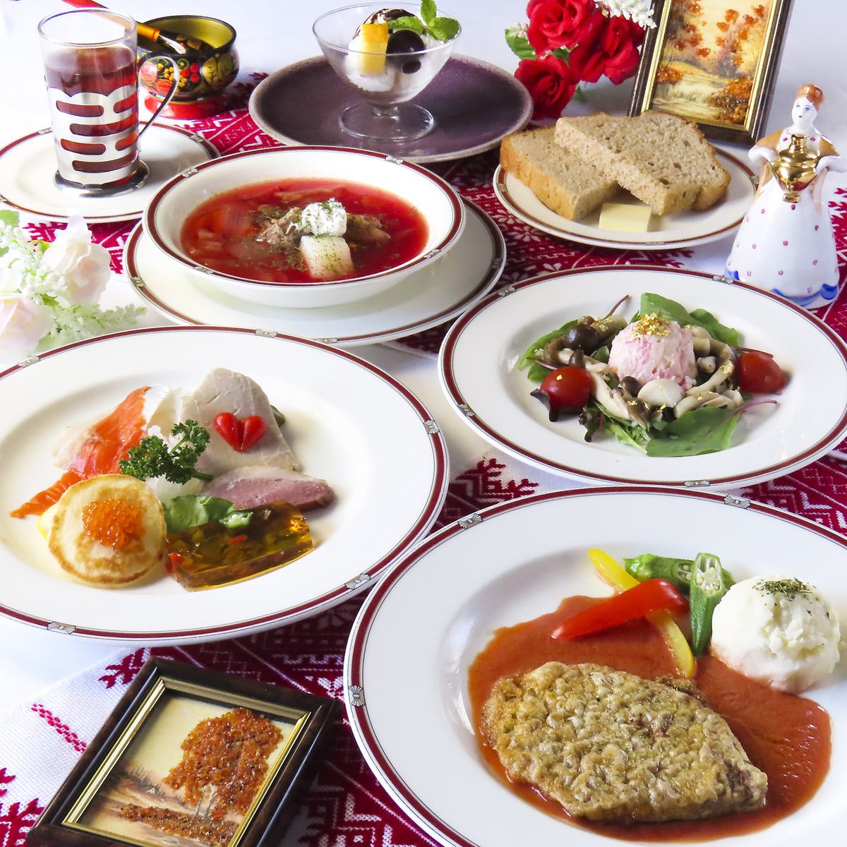 A restaurant where you can enjoy authentic Russian and Ukrainian cuisine while looking at the night view of Kyoto.