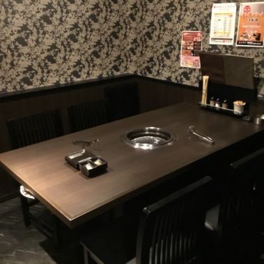 ［個室］4名様～6名様用の少人数用の個室席は使い勝手抜群で人気のお席です。ご予約はお早めにお問い合わせを☆