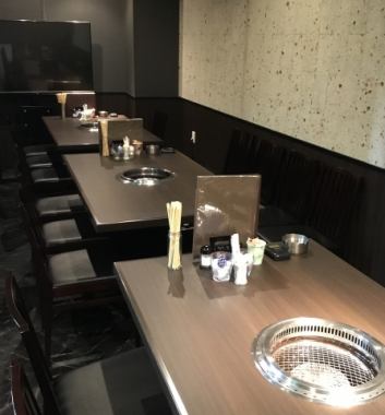 18名様までＯＫ！宴会使いにも、ピッタリのテーブル席がございます。
