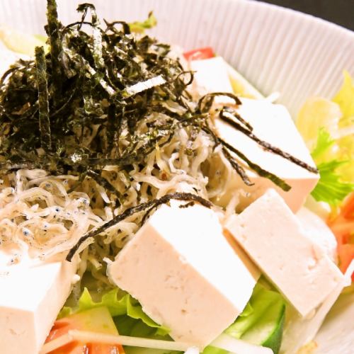 Japanese-style salad with whitebait and tofu