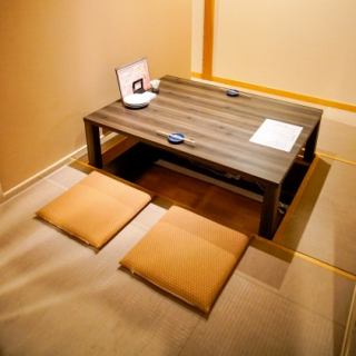We have sunken kotatsu seats available, allowing even small groups to relax without feeling cramped.