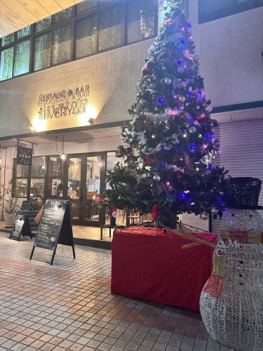 今年もあと少しとなりました！
今年は30日まで営業致します♪
通常なら火曜日は定休日としておりますが、23日と30日も営業致します！
ご予約も沢山頂いておりますが、まだご予約可能な日もございます♪
お席の空き情報を伺うだけだけでも構いませんので、是非VERYにご連絡ください。

12月22日現在
24日と27日は席に余裕がございます。
もう予約できないだろうと思っているそこのあなた！
まだ間に合います！

皆さまのご連絡お待ちしております。

1月のご予約も待ってまーす♪

⁡⁡⁡⁡⁡⁡⁡⁡⁡ 『美味しい食事とお酒⁡⁡⁡⁡⁡⁡⁡⁡⁡
　大人が楽しめる時間と場所』⁡⁡⁡⁡⁡⁡⁡⁡⁡
⁡⁡⁡⁡⁡⁡⁡⁡
RESTAURANT & BAR⁡⁡ VERY⁡⁡⁡⁡⁡⁡⁡⁡⁡
TEL：098-866-0901⁡⁡⁡⁡⁡⁡⁡⁡⁡⁡⁡⁡⁡⁡⁡⁡⁡⁡⁡
住所:那覇市壺屋1-7-5民衆ビル1階⁡⁡⁡⁡⁡⁡⁡⁡⁡⁡⁡⁡⁡⁡⁡⁡⁡⁡⁡
⁡⁡⁡⁡⁡⁡⁡⁡⁡⁡⁡⁡⁡⁡⁡⁡⁡⁡⁡

営業時間：月・水・木・日：15:00〜23:00
　　　　　金・土：15:00〜24:00
(L.O.営業終了1時間前)⁡⁡⁡⁡⁡⁡⁡⁡⁡⁡⁡⁡⁡
定休日：毎週火曜日⁡⁡⁡⁡⁡⁡⁡⁡⁡⁡⁡
⁡⁡⁡⁡⁡⁡⁡⁡

ご予約はお電話、DM、プロフィールwebページで！⁡⁡⁡⁡⁡⁡⁡⁡⁡
ご来店お待ちしております😌⁡⁡⁡⁡⁡⁡⁡⁡

#那覇ディナー⁡⁡⁡
#那覇ワイン⁡⁡⁡
#那覇イタリアン⁡⁡⁡
#那覇忘年会