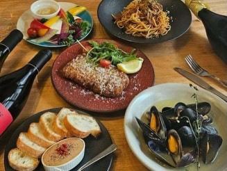 新メニューのご紹介です😉

『沖縄県産鶏のポトフ』

ポトフとは「火にかけた鍋」という意味で、お肉や野菜を一緒に煮込んだ
フランスの伝統的な家庭料理です。
当店では沖縄県産の鶏を使用しております🐔
シンプルながらも食材の旨味が溶け込んだ1品です。
横に添えられているマスタードをつけて食べるのも美味しいですよ😋

寒くなってきたこの季節に熱々のポトフで心も身体もポカポカになりませんか？☺️

皆さまのご来店お待ちしております♪

⁡⁡⁡⁡⁡⁡⁡⁡⁡ 『美味しい食事とお酒⁡⁡⁡⁡⁡⁡⁡⁡⁡
　大人が楽しめる時間と場所』⁡⁡⁡⁡⁡⁡⁡⁡⁡
⁡⁡⁡⁡⁡⁡⁡⁡
RESTAURANT & BAR⁡⁡ VERY⁡⁡⁡⁡⁡⁡⁡⁡⁡
TEL：098-866-0901⁡⁡⁡⁡⁡⁡⁡⁡⁡⁡⁡⁡⁡⁡⁡⁡⁡⁡⁡
住所:那覇市壺屋1-7-5民衆ビル1階⁡⁡⁡⁡⁡⁡⁡⁡⁡⁡⁡⁡⁡⁡⁡⁡⁡⁡⁡
⁡⁡⁡⁡⁡⁡⁡⁡⁡⁡⁡⁡⁡⁡⁡⁡⁡⁡⁡

営業時間：月・水・木・日：15:00〜23:00
　　　　　金・土：15:00〜24:00
(L.O.営業終了1時間前)⁡⁡⁡⁡⁡⁡⁡⁡⁡⁡⁡⁡⁡
定休日：毎週火曜日⁡⁡⁡⁡⁡⁡⁡⁡⁡⁡⁡
⁡⁡⁡⁡⁡⁡⁡⁡

ご予約はお電話、DM、プロフィールwebページで！⁡⁡⁡⁡⁡⁡⁡⁡⁡
ご来店お待ちしております😌⁡⁡⁡⁡⁡⁡⁡⁡

#那覇ディナー⁡⁡⁡
#那覇ワイン⁡⁡⁡
#那覇イタリアン⁡⁡⁡
#那覇忘年会