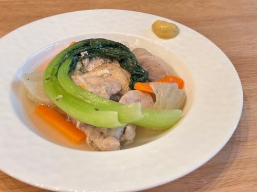 隆重介紹我們的新菜單 😉

沖繩雞肉燉菜

Pot-au-feu 的意思是“火上的鍋”，是一道將肉和蔬菜一起燉煮的菜餚。
傳統法國家常菜。
我們選用沖繩縣產的雞肉。
這是一道簡單的菜餚，能充分展現食材本身的美味。
配上附贈的芥末醬也很好吃。

天氣轉涼，何不來一碗熱氣騰騰的法式燉牛肉，溫暖身心呢？

我們期待您的光臨♪

⁡⁡⁡⁡⁡⁡⁡⁡⁡ 「美味的食物和飲料⁡⁡⁡⁡⁡⁡⁡⁡⁡
成人玩樂的時間和場所”
⁡⁡⁡⁡⁡⁡⁡⁡
餐廳和酒吧⁡⁡ 非常⁡⁡⁡⁡⁡⁡⁡⁡⁡
電話：098-866-0901⁡⁡⁡⁡⁡⁡⁡⁡⁡⁡⁡⁡⁡⁡⁡⁡⁡⁡⁡
地址：那霸市壺屋1-7-5民秀大樓1樓
⁡⁡⁡⁡⁡⁡⁡⁡⁡⁡⁡⁡⁡⁡⁡⁡⁡⁡⁡

營業時間：週一、週三、週四、週日：15:00-23:00
週五、六：15:00-24:00
(關閉前 1 小時 LO)⁡⁡⁡⁡⁡⁡⁡⁡⁡⁡⁡⁡⁡⁡⁡⁡
休息日：每週二⁡⁡⁡⁡⁡⁡⁡⁡⁡⁡⁡⁡
⁡⁡⁡⁡⁡⁡⁡⁡

如需預訂，請致電、發送 DM 或訪問我們的個人資料網頁！
我們期待您的光臨😌⁡⁡⁡⁡⁡⁡⁡⁡

#那霸晚餐⁡⁡⁡
#那霸葡萄酒⁡⁡⁡
#那霸義大利語⁡⁡⁡
#那霸年末派對