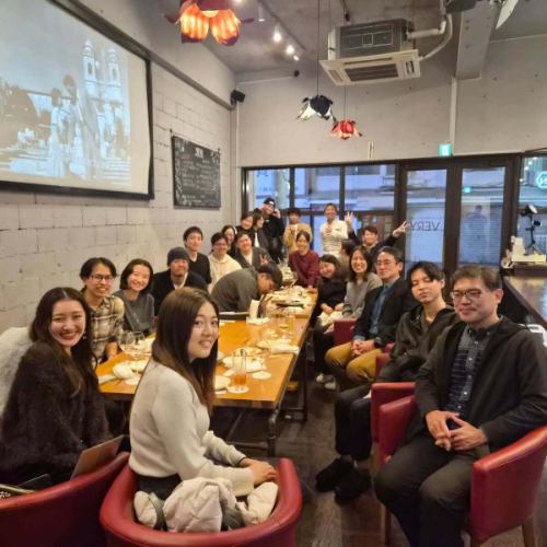 안녕하세요.VERY입니다 ☺

전세 영업.24분의 내점♪
일년의 마감에, 당점을 선택해 주셔서 감사합니다 🙇

이 공간에서 손님이 즐거운 시간을 보내고있는 것을 주방 너머로 보는 것이 행복을 느끼는 순간입니다.

연말까지, 조금입니다.
즐거운 시간을 공유하세요 ☺