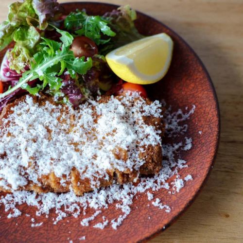 안녕하세요.VERY입니다♪

11 월에 Age Age Meshi에서
당점의 메뉴를 다루었습니다.
이미 먹어 보셨습니까?

오키나와현산 돼지 로스의 커틀릿

두껍게 자른 돼지 로스를 소금만으로 양념
로즈마리를 더한 옷은 바삭 바삭!
지방을 천천히 떨어 뜨리고 맛 응축

여분의 지방이없고 단맛도 돋보입니다.
여성도 맛있게 먹을 수 있습니다 ♪

꼭 먹으러 와주세요.

#나하
#오키나와
#아게아게