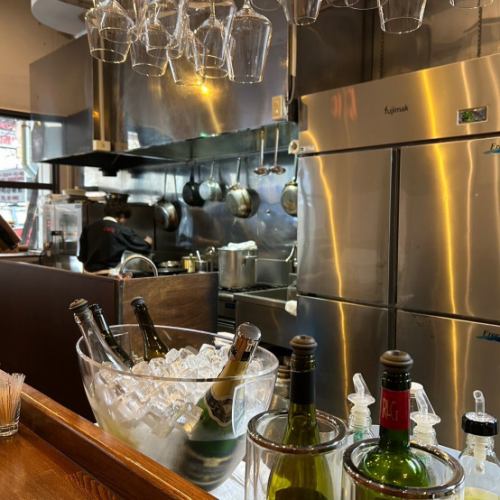 新年度始まりの4月1日はＶＥＲＹのオープンした日になります。これまで来店して頂いた皆様のおかげでＶＥＲＹは4月1日で6周年を迎えることができます。本当にありがとうございます。

周年を迎えれる当日をお客様と一緒に祝いたいと思い、特別メニューとしてローストビーフをご用意させていただきました！
グリルして香ばしさを加えた野菜と赤ワインソースとご一緒にお召し上がりください♪
おひとり様でもご注文頂けるよう少量での提供となります♪
その為価格もワンコインで注文頂けます♪

15時から営業しておりますが、特別メニューは18時ごろからのご注文となりますのでご了承ください。
4月1日は平日ですが沢山のお客様と一緒に６周年を楽しみたいと思っております。
皆様のご来店スタッフ一同心よりお待ちしております。

⁡⁡⁡⁡⁡⁡⁡⁡⁡ 『美味しい食事とお酒⁡⁡⁡⁡⁡⁡⁡⁡⁡
　大人が楽しめる時間と場所』⁡⁡⁡⁡⁡⁡⁡⁡⁡
⁡⁡⁡⁡⁡⁡⁡⁡
RESTAURANT & BAR⁡⁡ VERY⁡⁡⁡⁡⁡⁡⁡⁡⁡
TEL：098-866-0901⁡⁡⁡⁡⁡⁡⁡⁡⁡⁡⁡⁡⁡⁡⁡⁡⁡⁡⁡
住所:那覇市壺屋1-7-5民衆ビル1階⁡⁡⁡⁡⁡⁡⁡⁡⁡⁡⁡⁡⁡⁡⁡⁡⁡⁡⁡
⁡⁡⁡⁡⁡⁡⁡⁡⁡⁡⁡⁡⁡⁡⁡⁡⁡⁡⁡

営業時間：15:00〜23:00
(L.O.営業終了1時間前)⁡⁡⁡⁡⁡⁡⁡⁡⁡⁡⁡⁡⁡
定休日：毎週火曜日⁡⁡⁡⁡⁡⁡⁡⁡⁡⁡⁡
⁡⁡⁡⁡⁡⁡⁡⁡

ご予約はお電話、DM、プロフィールwebページで！⁡⁡⁡⁡⁡⁡⁡⁡⁡
ご来店お待ちしております😌⁡⁡⁡⁡⁡⁡⁡⁡

#那覇ディナー⁡⁡⁡
#那覇ワイン⁡⁡⁡
#那覇イタリアン⁡⁡⁡