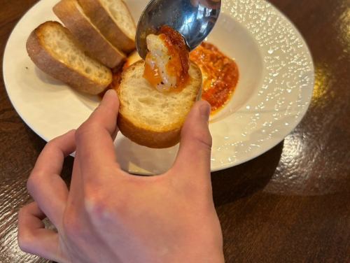 4月になり新しい生活をスタートしている方も多いと思いますが、当店でも新しいメニューをご用意できたので紹介致します♪

『プルガトーリオ　〜玉子の地獄煮〜』
真っ赤なトマトソースを地獄の業火に見立てたナポリの家庭料理で、グツグツ煮え立つ炎の中に落とされた玉子は煉獄(プルガトーリオ)を彷彿させる光景です。見た目は地獄ですが、バケットの上に乗せるかつけて召し上がると、濃厚な旨味できっと天国が見えてきますよ。
言いたくなりませんか？プルガトーリオ♪

スタッフ一同ご来店お待ちしております

⁡⁡⁡⁡⁡⁡⁡⁡⁡ 『美味しい食事とお酒⁡⁡⁡⁡⁡⁡⁡⁡⁡
　大人が楽しめる時間と場所』⁡⁡⁡⁡⁡⁡⁡⁡⁡
⁡⁡⁡⁡⁡⁡⁡⁡
RESTAURANT & BAR⁡⁡ VERY⁡⁡⁡⁡⁡⁡⁡⁡⁡
TEL：098-866-0901⁡⁡⁡⁡⁡⁡⁡⁡⁡⁡⁡⁡⁡⁡⁡⁡⁡⁡⁡
住所:那覇市壺屋1-7-5民衆ビル1階⁡⁡⁡⁡⁡⁡⁡⁡⁡⁡⁡⁡⁡⁡⁡⁡⁡⁡⁡
⁡⁡⁡⁡⁡⁡⁡⁡⁡⁡⁡⁡⁡⁡⁡⁡⁡⁡⁡

営業時間：15:00〜23:00
(L.O.営業終了1時間前)⁡⁡⁡⁡⁡⁡⁡⁡⁡⁡⁡⁡⁡
定休日：毎週火曜日⁡⁡⁡⁡⁡⁡⁡⁡⁡⁡⁡
⁡⁡⁡⁡⁡⁡⁡⁡

ご予約はお電話、DM、プロフィールwebページで！⁡⁡⁡⁡⁡⁡⁡⁡⁡
ご来店お待ちしております😌⁡⁡⁡⁡⁡⁡⁡⁡

#那覇ディナー⁡⁡⁡
#那覇ワイン⁡⁡⁡
#那覇イタリアン⁡⁡⁡