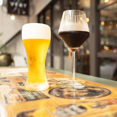 你可知道？
VERY 超棒的欢乐时光优惠🍺🍷

其实，我是悄悄开始的♪

欢乐时光 15:00~18:00

Premium Malt 售价 390 日元
高球（角瓶）390日元
葡萄酒（红葡萄酒、白葡萄酒、起泡酒）490日元
三份开胃菜+葡萄酒：1500日元

派对前
下班回家的路上
每当我想喝一杯的时候☺

那霸国际通附近
靠近公共市场
我想早点开始喝酒！

但是后来
欢迎您来参观！

当然，我们也提供美味的单点菜肴。

我们期待您的光临。

欢乐时光是
此服务仅限进入商店后的第一个小时。

◆ 免费
◆顾客平均消费额：4000日元
◆ 8 个吧台座位，3 张桌子（每张桌子 4 个座位）
◆欢迎独自用餐者
◆所有座位均为无烟座位。
◆支付方式：现金、信用卡、二维码支付

可以通过电话、我个人资料中的网址或私信进行预订。

RESTAURANT & BAR VERY
营业时间：15:00-23:00
那霸市坪屋1-7-5民州大厦1楼
电话：098-866-0901