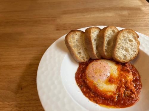 April has arrived, and many people are starting new lives. We're also pleased to introduce some new items on our menu!

"Purgatorio ~Eggs in Hellish Stew~"
This Neapolitan home-style dish features a bright red tomato sauce resembling the fires of hell, and the egg dropped into the bubbling flames evokes the image of purgatory (purgatorio).It may look like hell, but if you put it on top of a baguette or dip it in something, the rich flavor will surely transport you to heaven.
Doesn't it make you want to say it? Purgatorio♪

All of our staff look forward to your visit.

⁡⁡⁡⁡⁡⁡⁡⁡⁡ Delicious food and drinks ⁡⁡⁡⁡⁡⁡⁡⁡⁡
Time and places for adults to enjoy themselves ⁡⁡⁡⁡⁡⁡⁡⁡⁡
⁡⁡⁡⁡⁡⁡⁡⁡
◆ No charge
◆Average customer spending: 4,000 yen
◆ 8 counter seats, 3 tables (4 seats each)
◆Solo diners are welcome
◆All seats are non-smoking.
◆Payment methods: Cash, credit card, QR code payment

Reservations can be made by phone, via the URL in my profile, or via DM.

RESTAURANT & BAR VERY
Opening hours: 15:00-23:00
1st Floor, Minshu Building, 1-7-5 Tsuboya, Naha City
Phone 098-866-0901