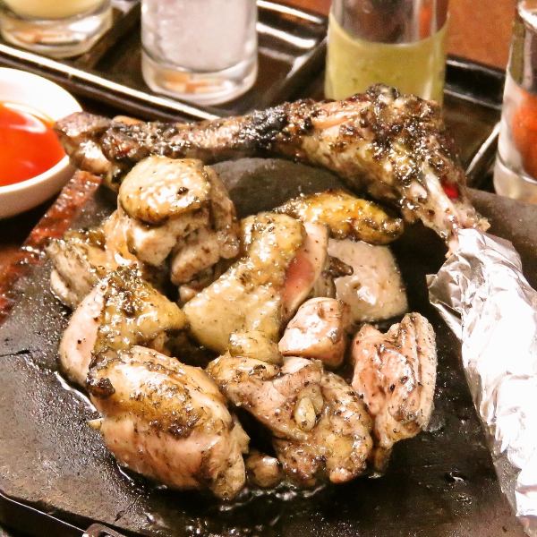 迅速獲得人氣☆☆☆ 使用新鮮雞肉製成的淡路雞肉烤肉，口感飽滿，味道鮮美！ ！