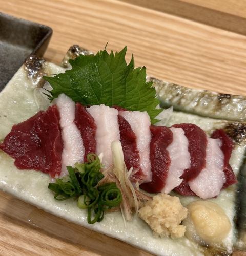馬刺し赤身、たてがみ盛り合わせ