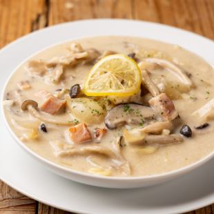 森のきのことベーコンのクリームスープパスタ