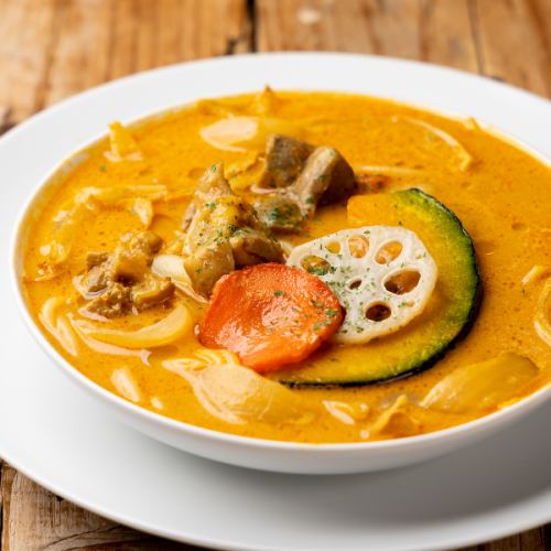 お野菜とほろほろ鶏肉のスープカレーパスタ