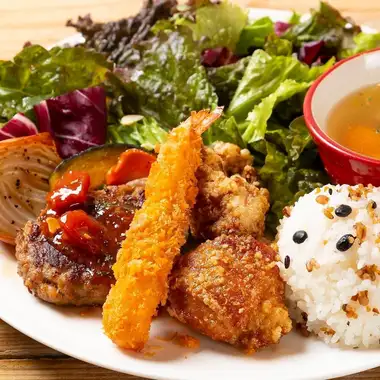 ランチ限定《LUNCH SET》カフェゴハンプレート・ドリンク・クレープのセットが1750円から