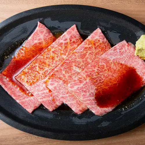 【仕入れからこだわり、厳選した極上のお肉】