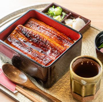 【大ぶりで肉厚な極上の味わい】贅沢な特上うな重