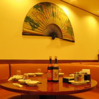 [Round table sofa table seat up to 6 people]
