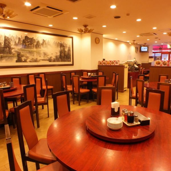 落ち着いた店内は常連さんに好かれるポイント。せっかくの中華なら、雰囲気抜群の円卓席をご利用ください！大人数のご宴会はもちろん歓送迎会、プライベート利用など幅広く使いいただけます。この機会に是非、一度お越しくださいませ。