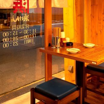A window seat that can be enjoyed by a small group of people.Date / Women's Association / friends etc ♪ Please enjoy delicious fresh fish and food and drink in various scenes feel free!