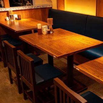 Table seat for 2 people ~ OK.Please enjoy delicious rice and sake in a lively atmosphere both on weekdays and on weekends !!