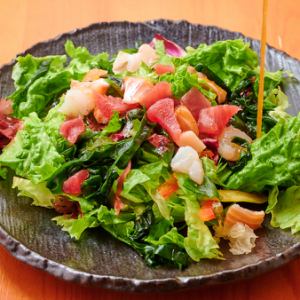 牛タンのチョレギサラダ/気まぐれ海鮮サラダ