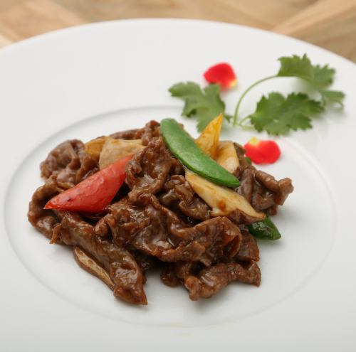 Stir-fried Thinly Sliced Kuroge Wagyu Beef with Oyster Sauce