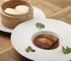 附有霧島豬肉製成的紅燒肉包。