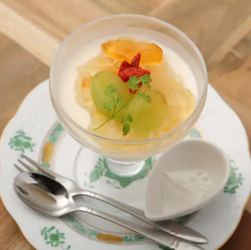 【还有适合下午茶的甜点供应♪】